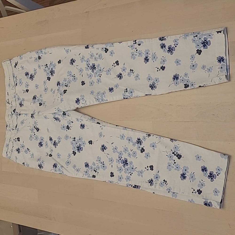 NWOT Khakis by GAP White with Blue Floral Print Pants with Pockets - Picture 3 of 13